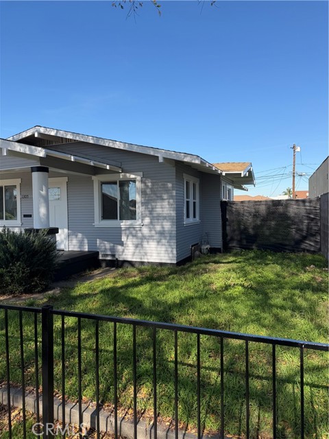 Detail Gallery Image 21 of 22 For 1305 E 17th, Long Beach,  CA 90813 - 2 Beds | 1 Baths