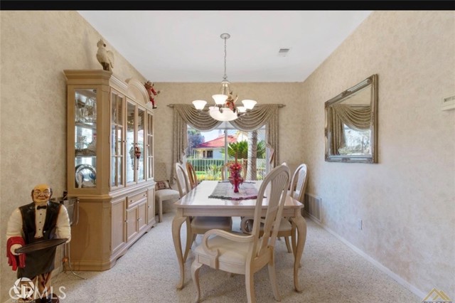 Detail Gallery Image 6 of 26 For 5201 Doble Aguila Way, Bakersfield,  CA 93306 - 3 Beds | 2/1 Baths