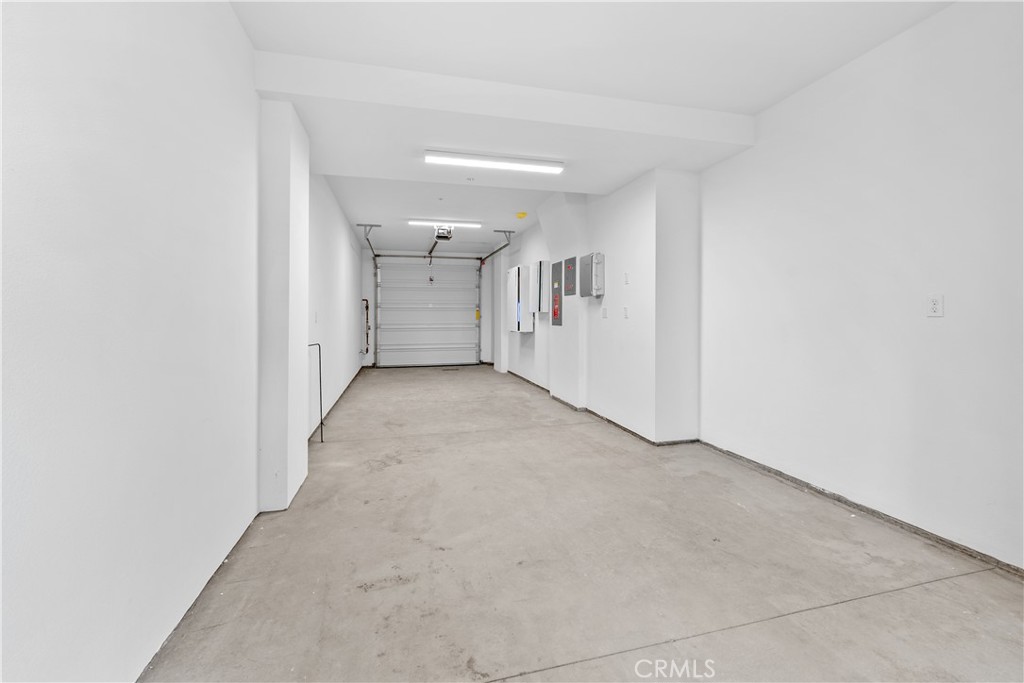 https://media.crmls.org/medias/5d14fe59-0c63-4619-bd87-f4a89bc338f4.jpg?preset=X-Large