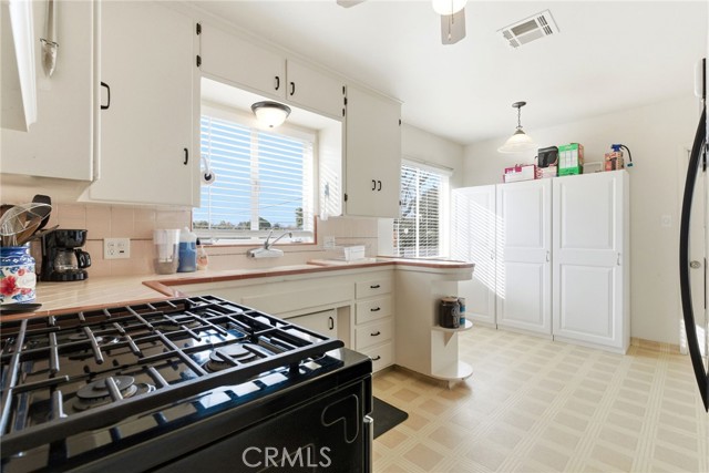 Detail Gallery Image 20 of 44 For 2410 S Locust, Visalia,  CA 93277 - 2 Beds | 1 Baths