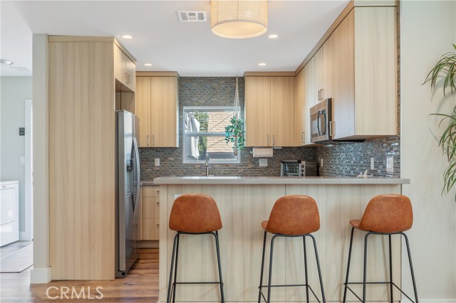 Detail Gallery Image 10 of 24 For 8034 Airlane Ave, Los Angeles,  CA 90045 - 4 Beds | 3 Baths