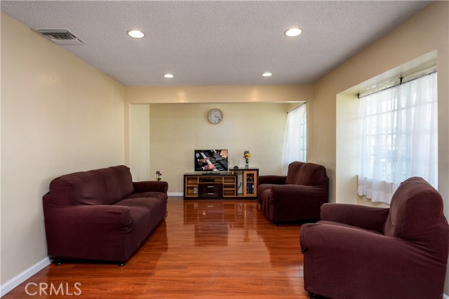 Detail Gallery Image 3 of 14 For 413 Brady Ave, Montebello,  CA 90640 - 2 Beds | 2 Baths