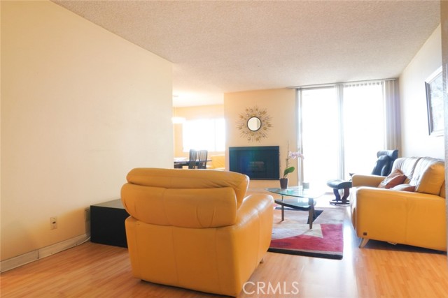 570 W Stocker Street, Glendale CA: https://media.crmls.org/medias/5d163749-202a-41c3-bf6a-39f610100421.jpg