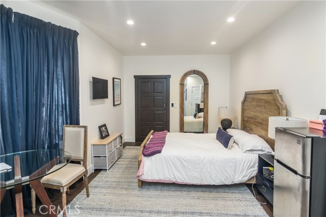 Detail Gallery Image 15 of 48 For 640 Raymond, Santa Monica,  CA 90405 - 4 Beds | 3 Baths