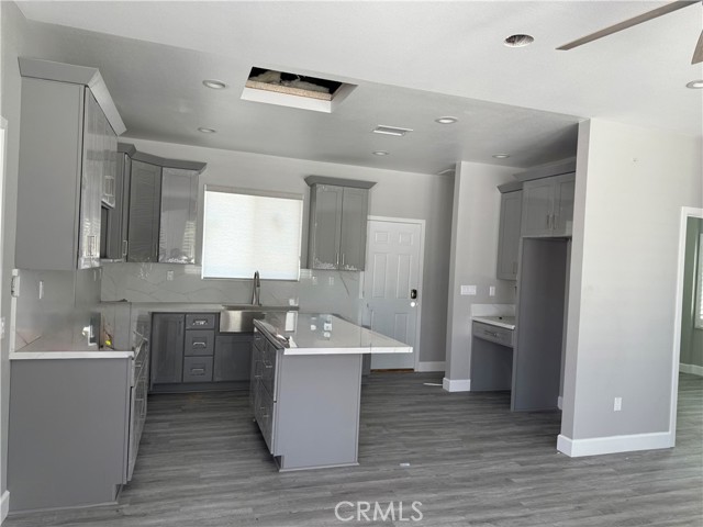 Detail Gallery Image 2 of 10 For 1204 Palm, Corona,  CA 92879 - 2 Beds | 2 Baths