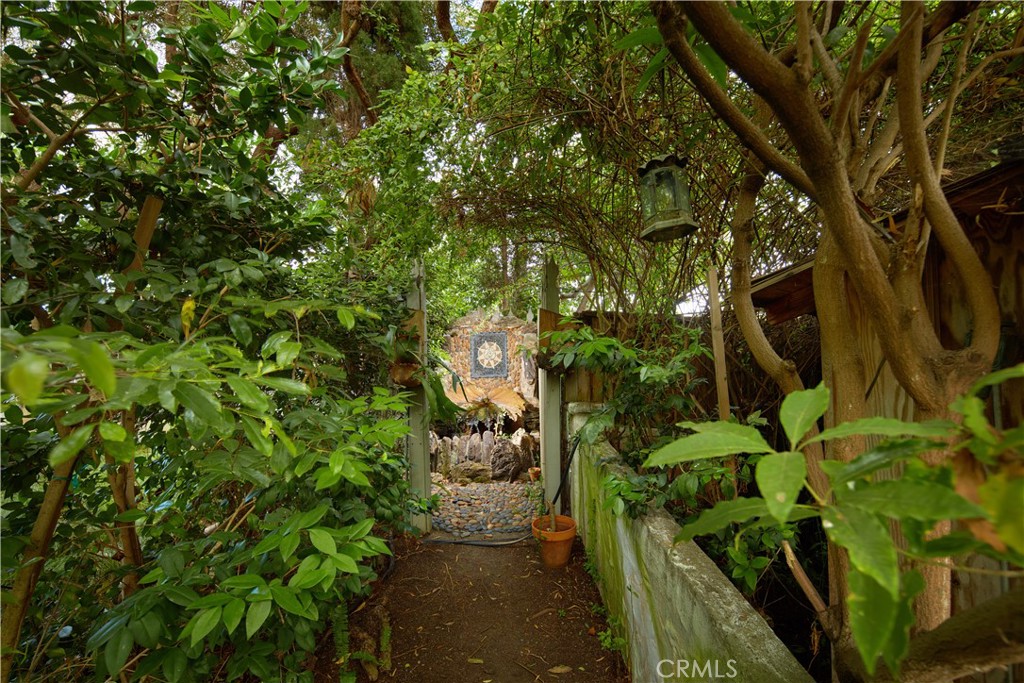 https://media.crmls.org/medias/5d173efb-5d33-4d88-b608-d0828aea2f20.jpg?preset=X-Large