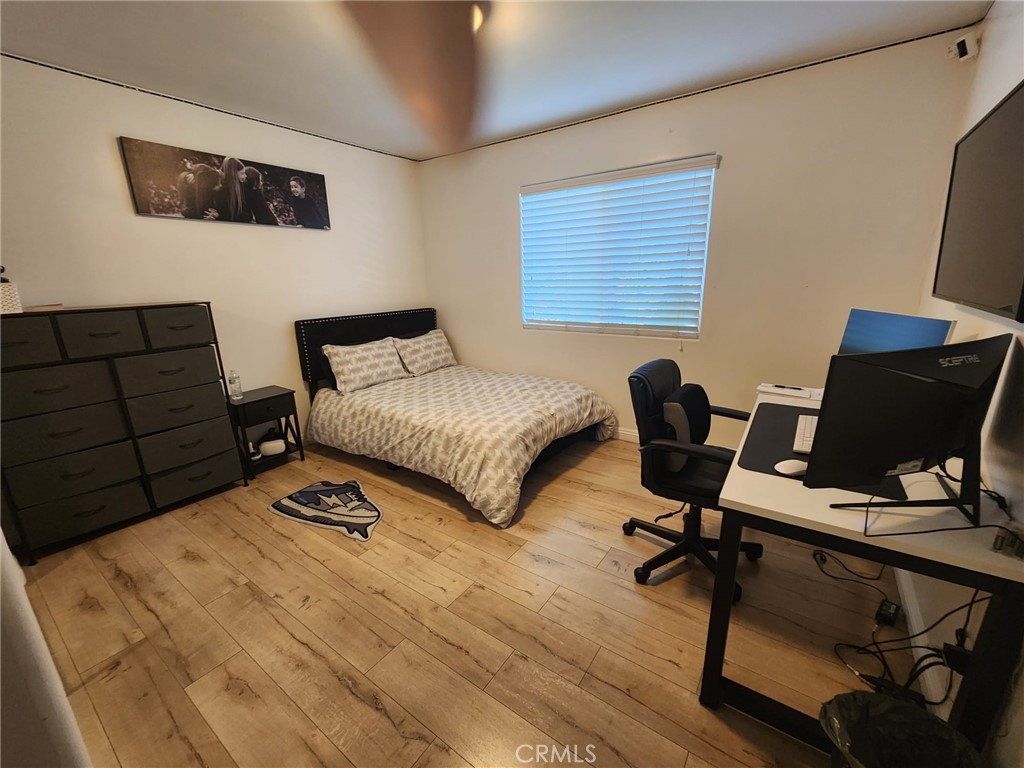 https://media.crmls.org/medias/5d17c26c-eaf8-4734-83b9-d655457c15b7.jpg?preset=X-Large