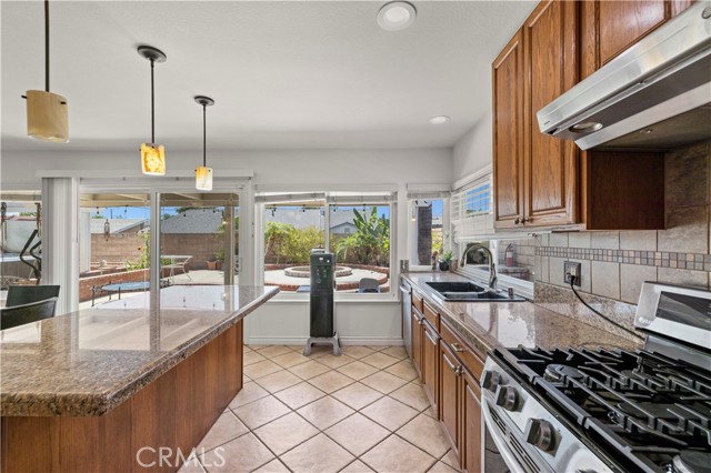 Detail Gallery Image 11 of 37 For 2245 N Parker Ct, Simi Valley,  CA 93065 - 3 Beds | 2 Baths