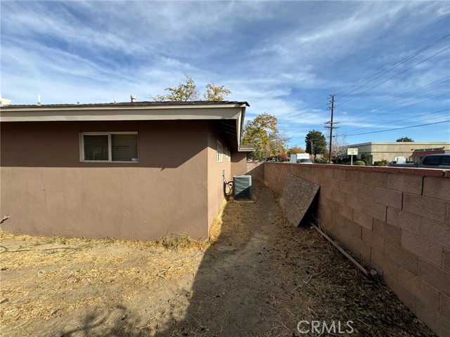 Detail Gallery Image 13 of 17 For 44403 Leatherwood Ave, Lancaster,  CA 93534 - 3 Beds | 2 Baths