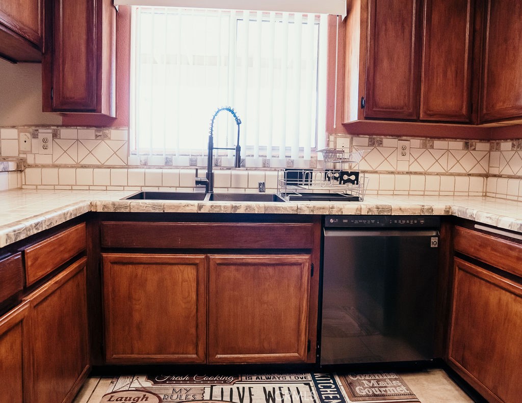 https://media.crmls.org/medias/5d18dfd3-6ad7-46fe-b0b5-3f280060b7e8.jpg?preset=X-Large