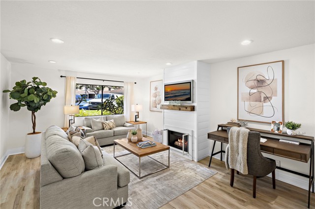 4 Riptide Court, Newport Beach CA: https://media.crmls.org/medias/5d193450-3d29-4d21-bcab-55e53540026d.jpg