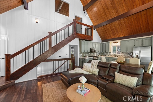 Detail Gallery Image 7 of 29 For 635 Grass Valley Dr, Lake Arrowhead,  CA 92352 - 3 Beds | 2 Baths