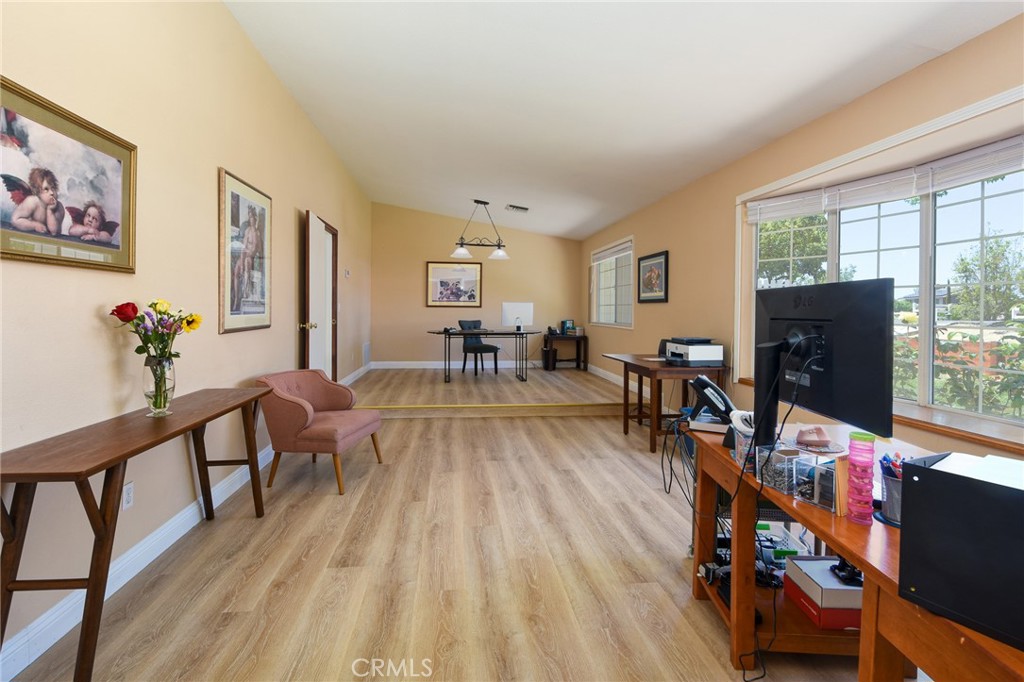 MLS #OC25098345 img 8