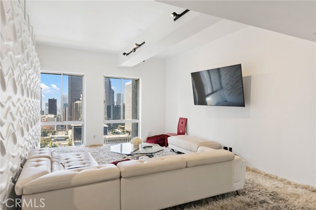 800 W 1st Street, Los Angeles CA: https://media.crmls.org/medias/5d19c8c3-671b-4ad5-b025-e5f6a5dfaab1.jpg