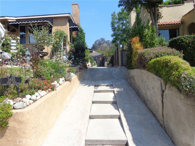 Detail Gallery Image 4 of 69 For 3855 York Bld, Los Angeles,  CA 90065 - 3 Beds | 2 Baths