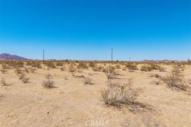 5888 La Ferney Avenue, Joshua Tree CA: https://media.crmls.org/medias/5d1a64bd-a637-4aa6-86b3-9d95059fd66a.jpg