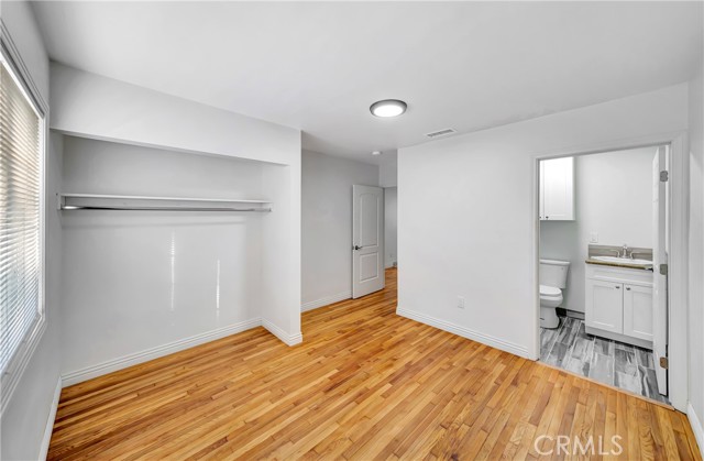 Detail Gallery Image 6 of 15 For 14233 1/2 Sylvan St, Van Nuys,  CA 91401 - 2 Beds | 2 Baths
