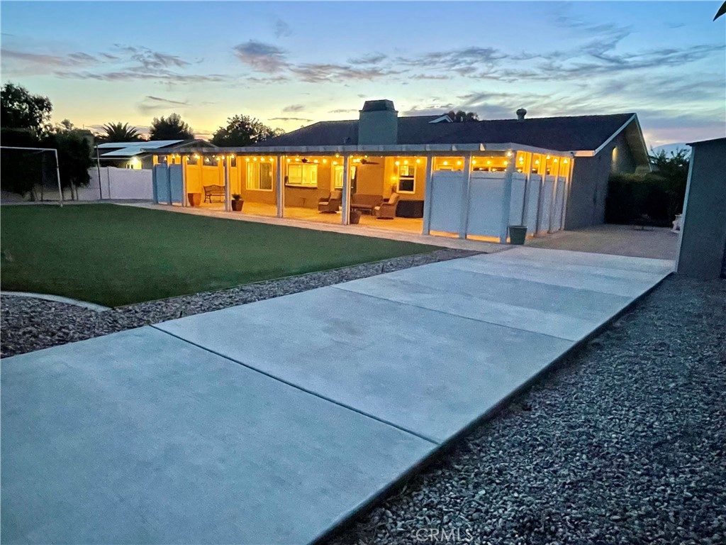 https://media.crmls.org/medias/5d1bf820-591b-453e-a00b-ca04d1668e68.jpg?preset=X-Large