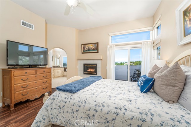 2151 Lyon Avenue, Riverside CA: https://media.crmls.org/medias/5d1c2f06-2425-4daa-84cb-e3142e119c81.jpg