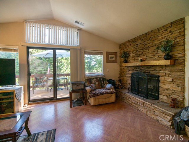 Detail Gallery Image 9 of 40 For 862 Strawberry Peak Rd, Twin Peaks,  CA 92391 - 2 Beds | 1/1 Baths