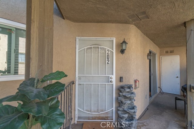 Detail Gallery Image 2 of 25 For 4201 W 5th St #202,  Santa Ana,  CA 92703 - 2 Beds | 1 Baths