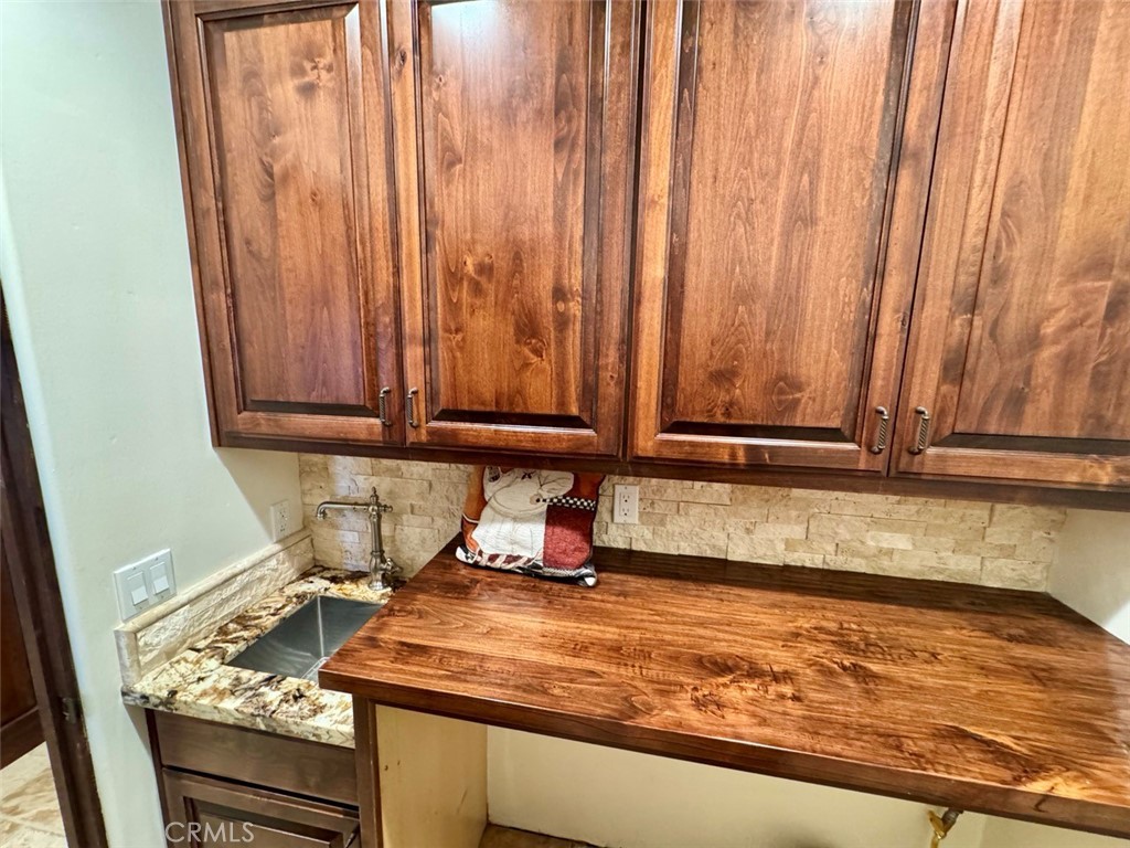 https://media.crmls.org/medias/5d1c5641-ef9c-4816-ab68-51c099f6e64f.jpg?preset=X-Large