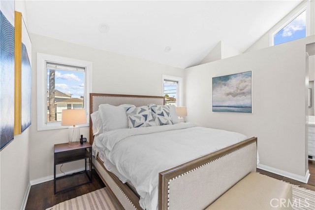 Detail Gallery Image 11 of 22 For 124 Garnet Ave, Newport Beach,  CA 92662 - 4 Beds | 2 Baths