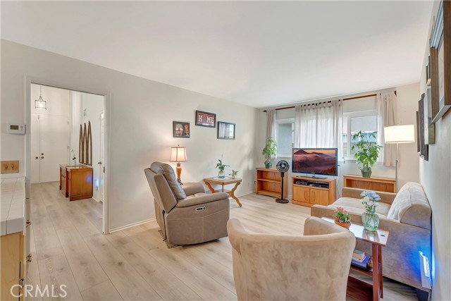 Detail Gallery Image 7 of 36 For 10685 Lynn Cir, Cypress,  CA 90630 - 3 Beds | 2 Baths