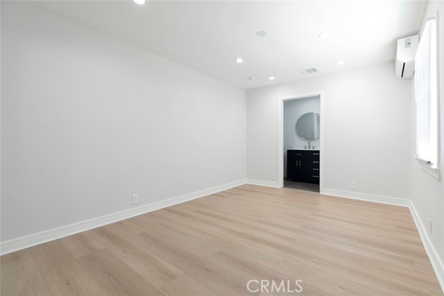 Detail Gallery Image 9 of 17 For 17648 Raymer St, Northridge,  CA 91325 - 1 Beds | 1/1 Baths
