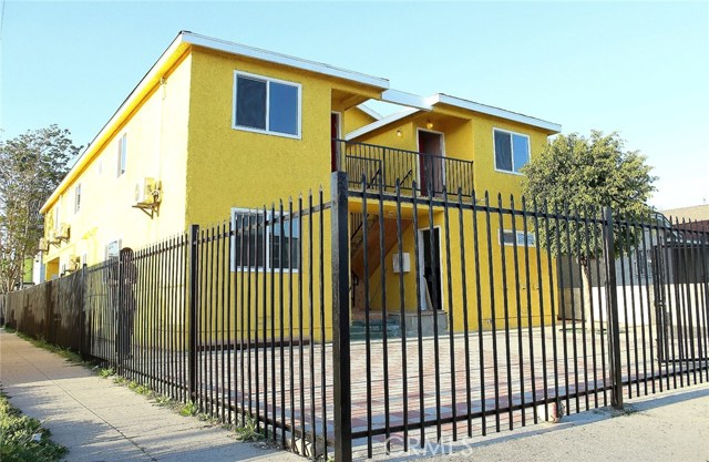 Detail Gallery Image 1 of 17 For 1299 W 37th Dr #3,  Los Angeles,  CA 90007 - 4 Beds | 2 Baths