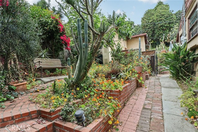 5603 Heatherdale Drive, Los Angeles CA: https://media.crmls.org/medias/5d1e9add-8693-4bf7-a801-3191106250c6.jpg