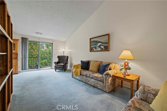 Detail Gallery Image 6 of 27 For 7439 Woodman Ave. #35,  Van Nuys,  CA 91405 - 2 Beds | 1 Baths