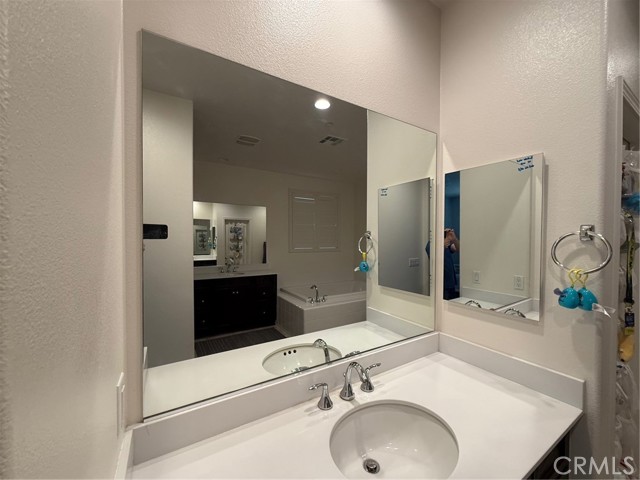 Detail Gallery Image 17 of 58 For 17026 Schneider St, Fontana,  CA 92336 - 5 Beds | 4 Baths