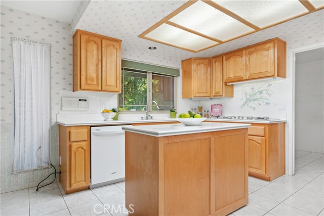 Detail Gallery Image 10 of 40 For 652 via Zapata, Riverside,  CA 92507 - 3 Beds | 2/1 Baths