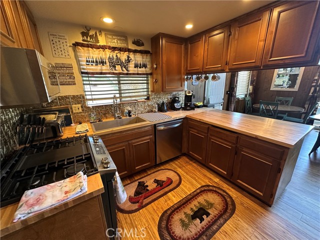 1286 Aleutian Drive, Lake Arrowhead CA: https://media.crmls.org/medias/5d1efb0c-3b0a-41da-a750-32829f29eb75.jpg