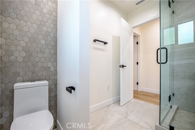 Detail Gallery Image 12 of 19 For 7760 Independence Ave, Canoga Park,  CA 91304 - 4 Beds | 2/1 Baths