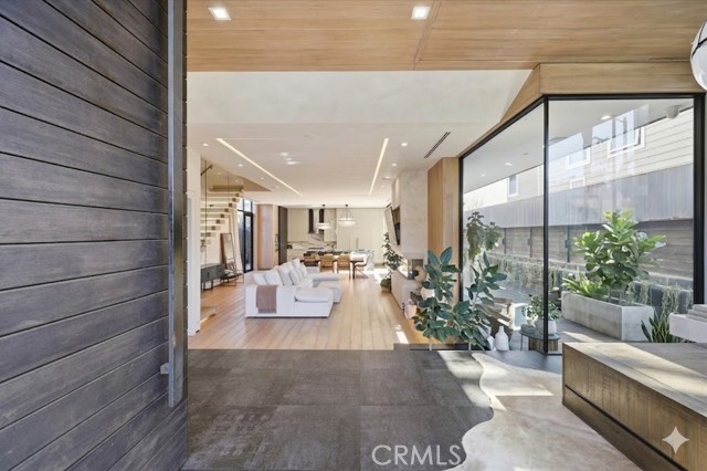 Detail Gallery Image 3 of 62 For 750 California Ave, Venice,  CA 90291 - 4 Beds | 4 Baths