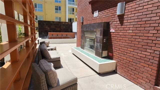 Detail Gallery Image 14 of 35 For 21301 Erwin St #424,  Woodland Hills,  CA 91367 - 2 Beds | 2 Baths