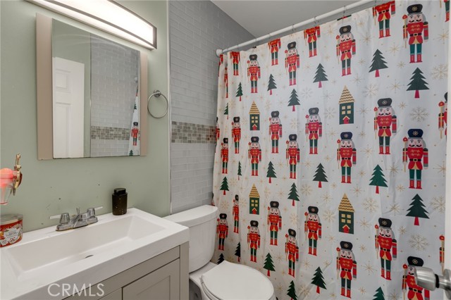 289 E Heath, Long Beach CA: https://media.crmls.org/medias/5d206cf6-70a2-4330-bed4-1adf933e2d42.jpg