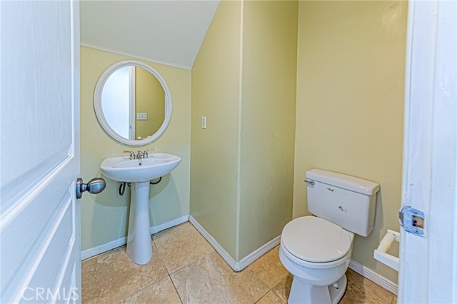 955 Blackberry Lane, Carson CA: https://media.crmls.org/medias/5d20e185-2bdd-4518-afa1-397aa8fc636e.jpg