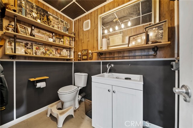 Large Bathroom.