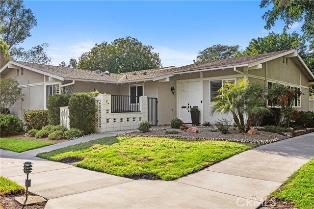 Detail Gallery Image 2 of 37 For 713 Avenida Majorca #B, Laguna Woods,  CA 92637 - 2 Beds | 1/1 Baths