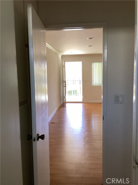 Detail Gallery Image 9 of 42 For 3010 Montrose #17,  Glendale,  CA 91214 - 1 Beds | 1 Baths