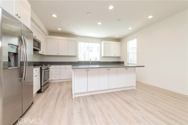 Detail Gallery Image 11 of 34 For 155 Frame, Irvine,  CA 92618 - 3 Beds | 3/1 Baths