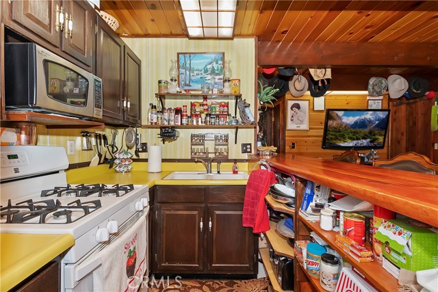 Detail Gallery Image 11 of 12 For 42955 Dogwood Dr, Big Bear Lake,  CA 92315 - 1 Beds | 1 Baths