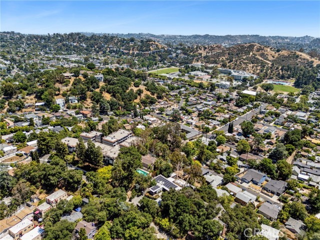 1832 Oak Tree Drive, Los Angeles CA: https://media.crmls.org/medias/5d23f1a3-8392-48f4-9a40-fbdc4929b6cc.jpg
