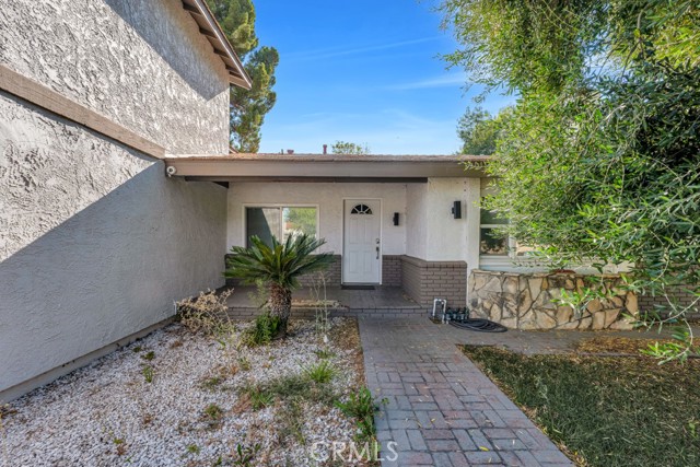 Detail Gallery Image 2 of 35 For 10122 Jovita Ave, Chatsworth,  CA 91311 - 5 Beds | 3 Baths