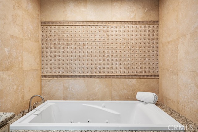 5005 Delita Place, Woodland Hills CA: https://media.crmls.org/medias/5d24eab5-8d64-410f-a650-0bae025122cc.jpg