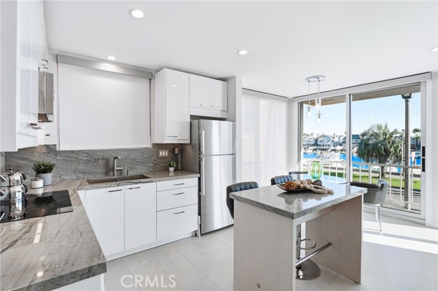 Detail Gallery Image 15 of 70 For 383 Bay Shore #203,  Long Beach,  CA 90803 - 2 Beds | 2 Baths