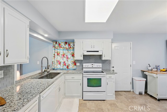 395 Columbia Avenue, Merced CA: https://media.crmls.org/medias/5d2553e5-6df7-4fcd-86c5-a194522821af.jpg